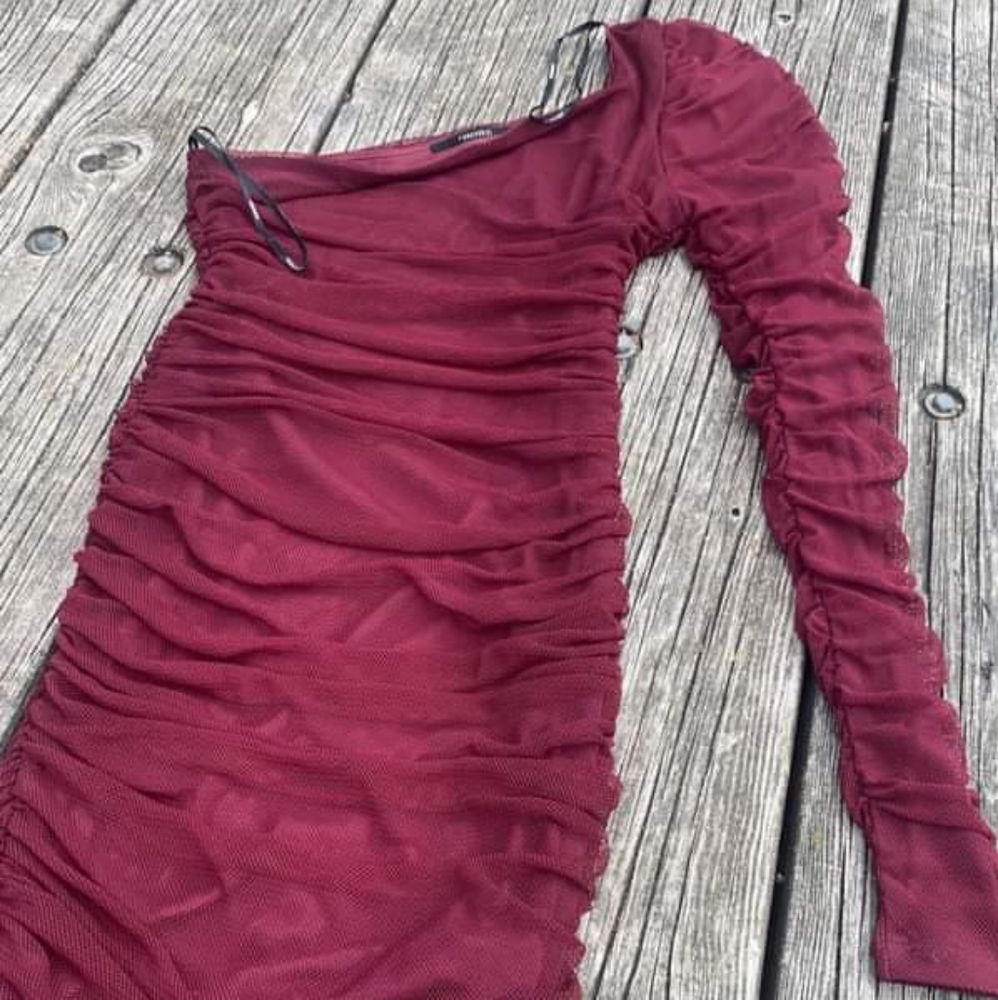 Forever 21 burgundy long sleeve one shoulder  size M
